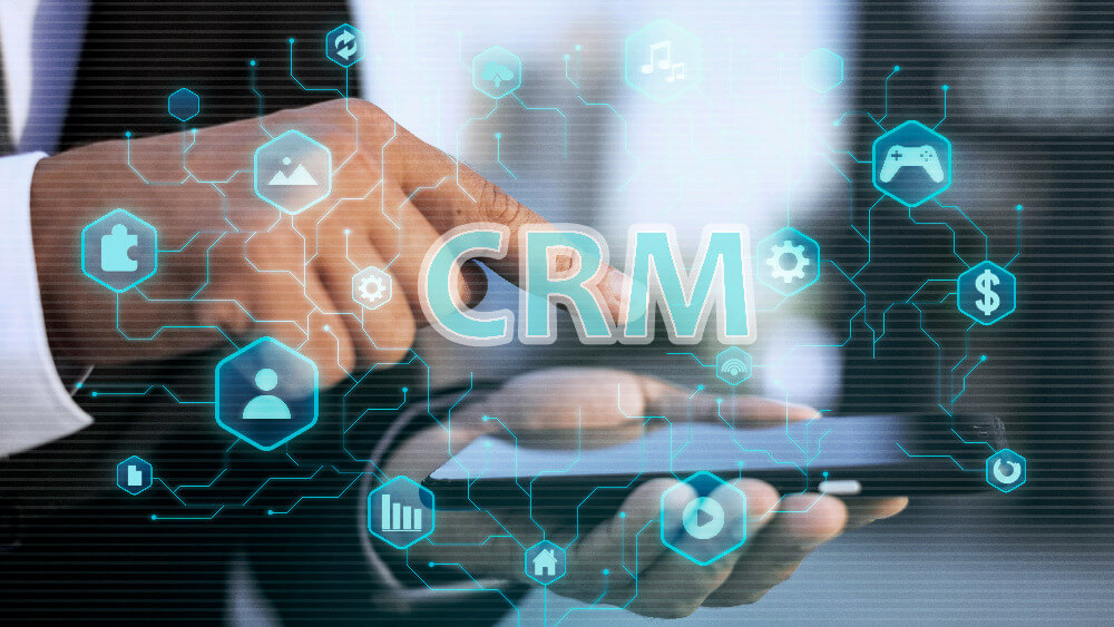 CRM چیست؟ انواع نرم افزار CRM و تاثیر آن بر مشتری